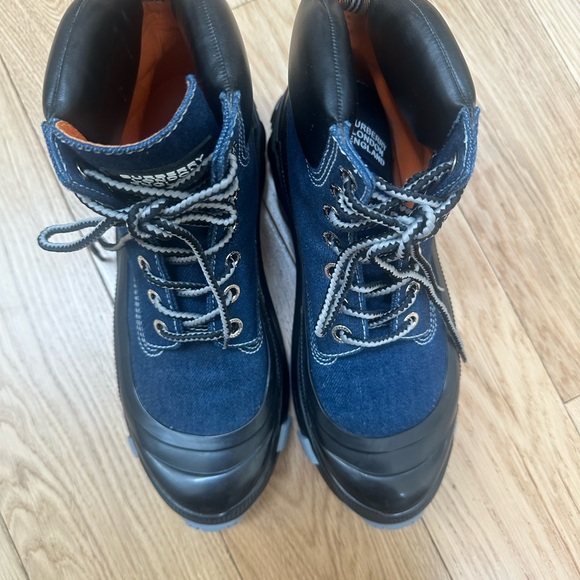 Authentic Burberry Arthur Hiking Boots worn less than 5 miles. - Picture 6 of 9